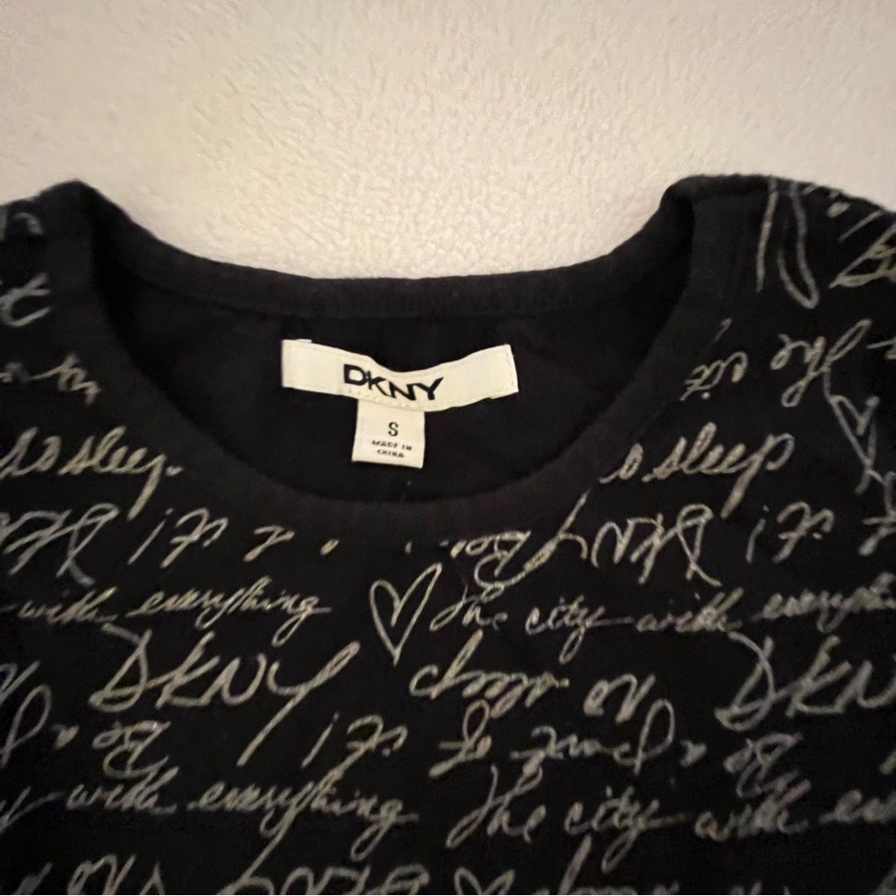 DKNY Script Set - Picture 5 of 6